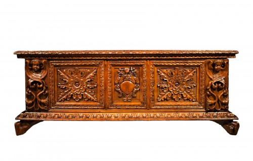 Chest in carved walnut of the Renaissance Lombardy,  17th century